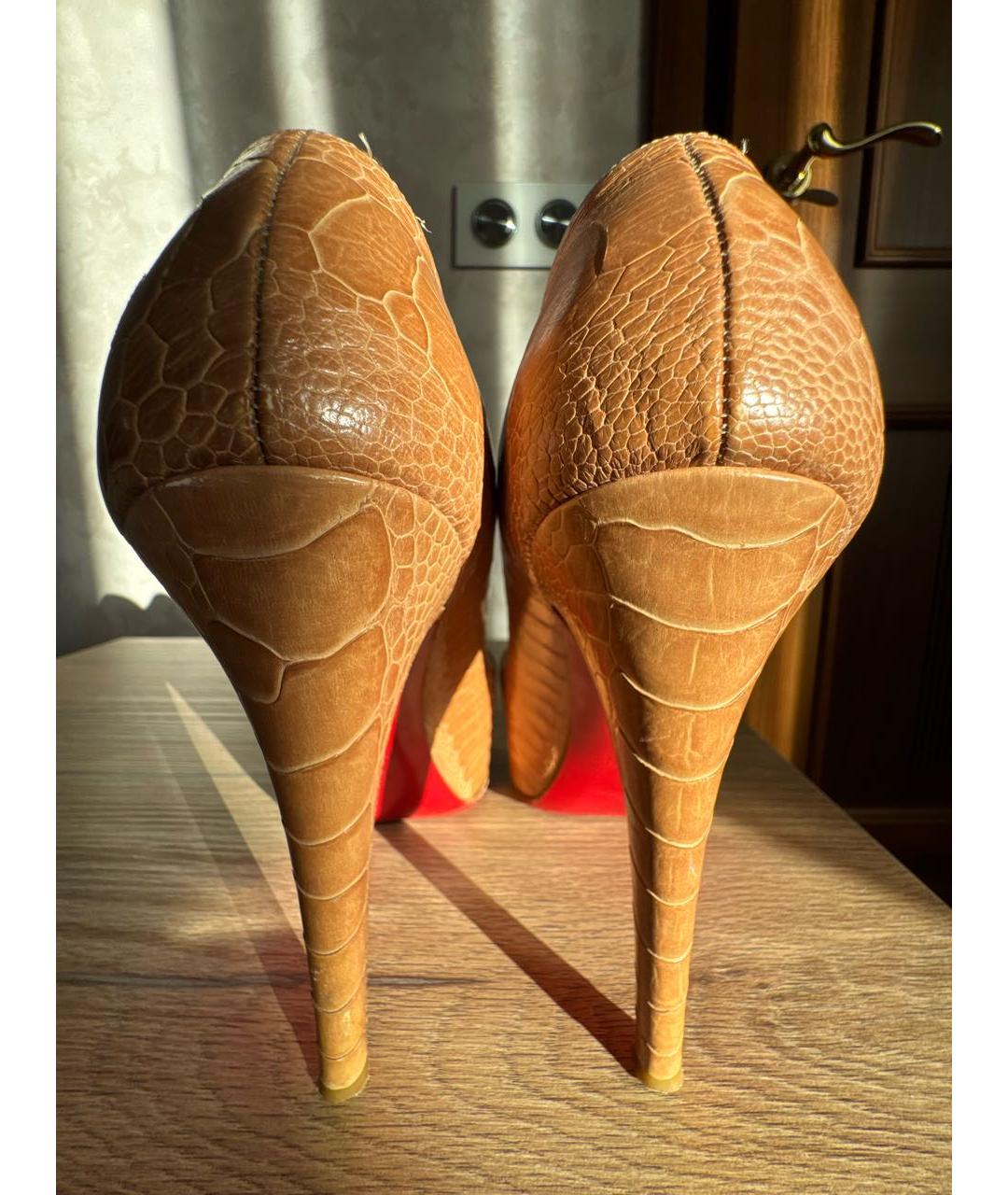 CHRISTIAN LOUBOUTIN Бежевые туфли из экзотической кожи, фото 4