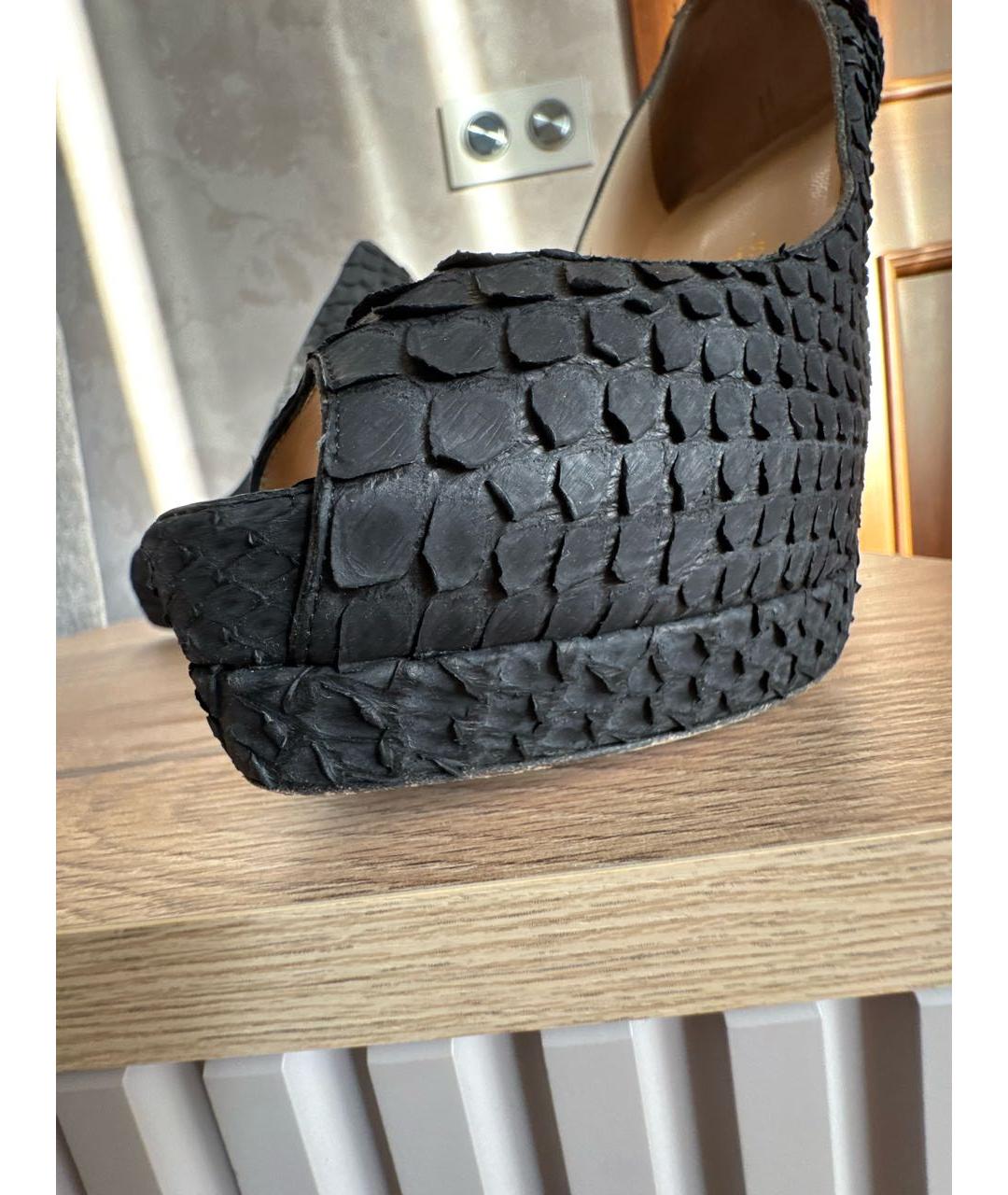 CHRISTIAN LOUBOUTIN Черные туфли из экзотической кожи, фото 4