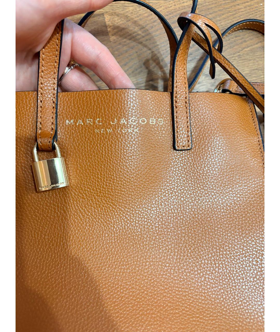 MARC JACOBS Коричневая кожаная сумка с короткими ручками, фото 6