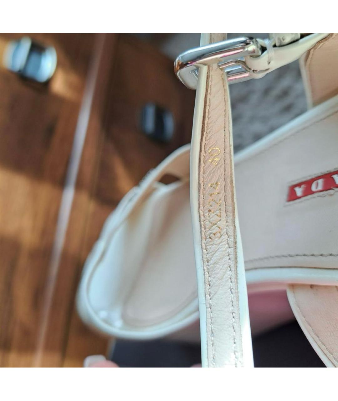 PRADA Бежевые босоножки из лакированной кожи, фото 8