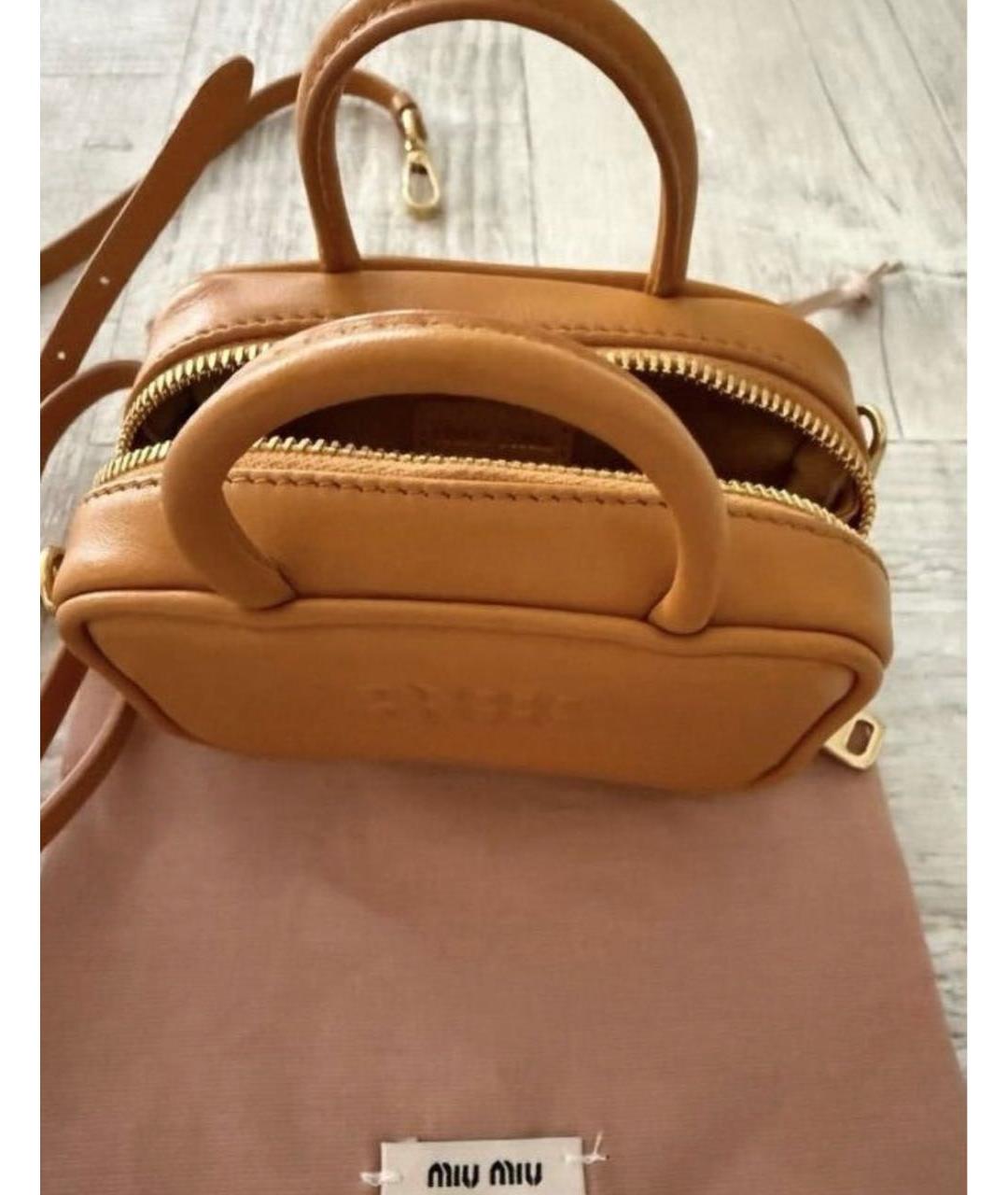 MIU MIU Коричневая кожаная сумка с короткими ручками, фото 3