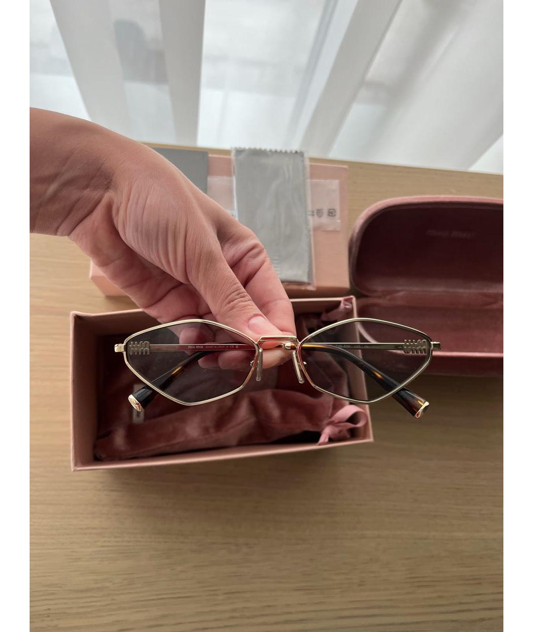 MIU MIU Золотые металлические солнцезащитные очки, фото 4