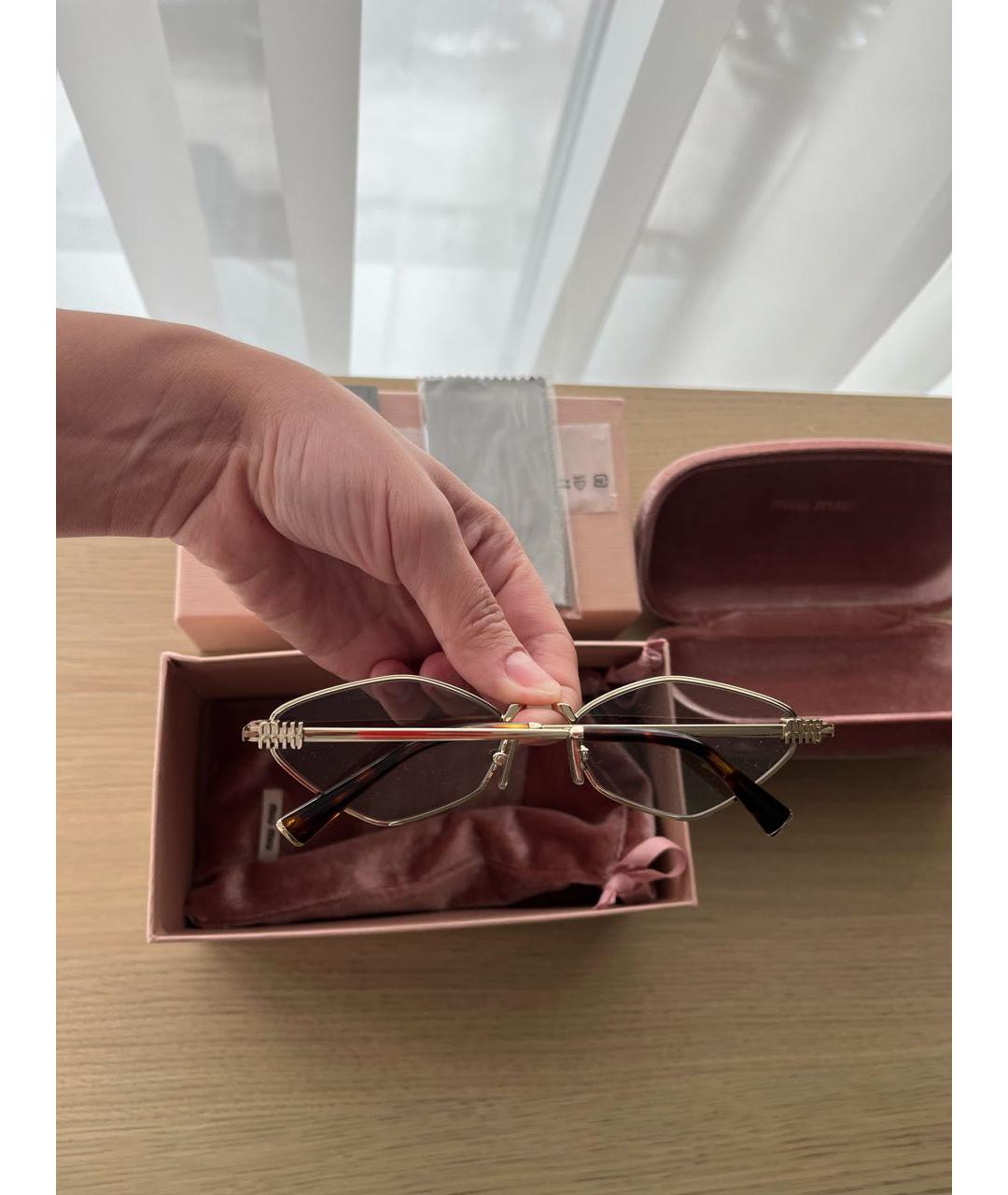 MIU MIU Золотые металлические солнцезащитные очки, фото 3