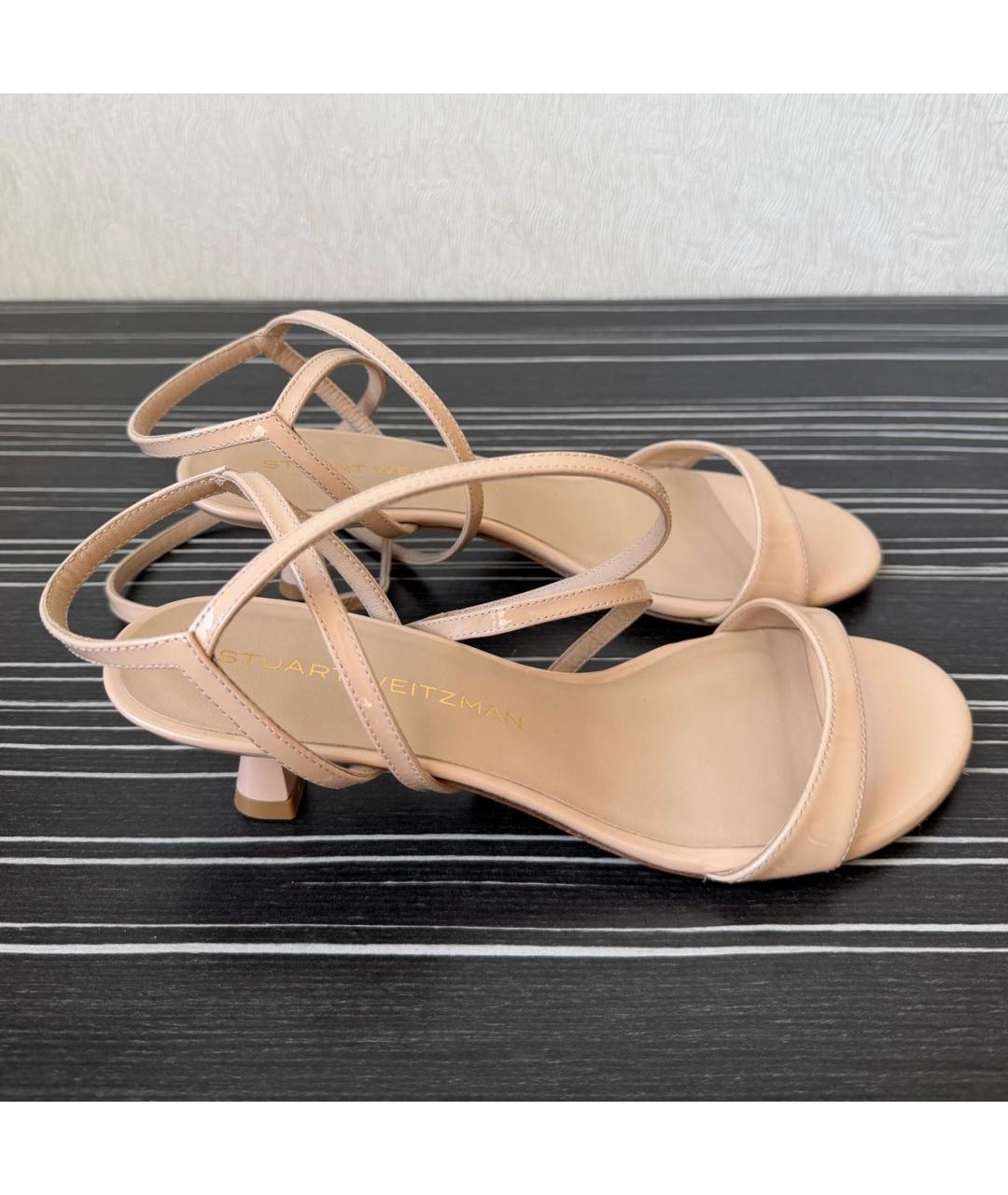 STUART WEITZMAN Бежевые босоножки из лакированной кожи, фото 2