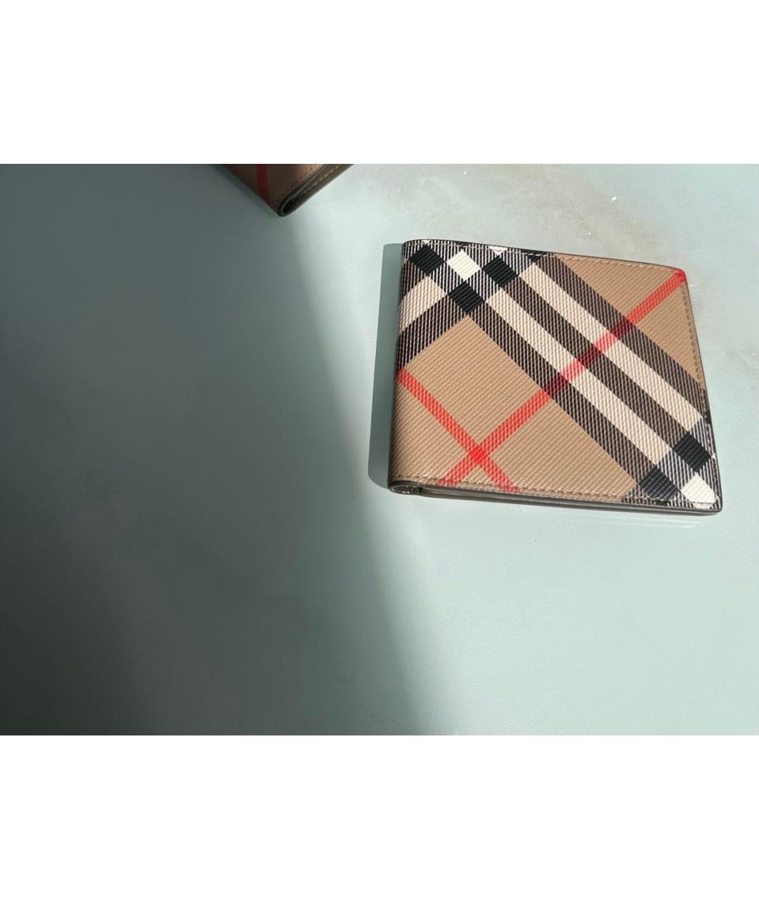 BURBERRY Бежевый кожаный кардхолдер, фото 3