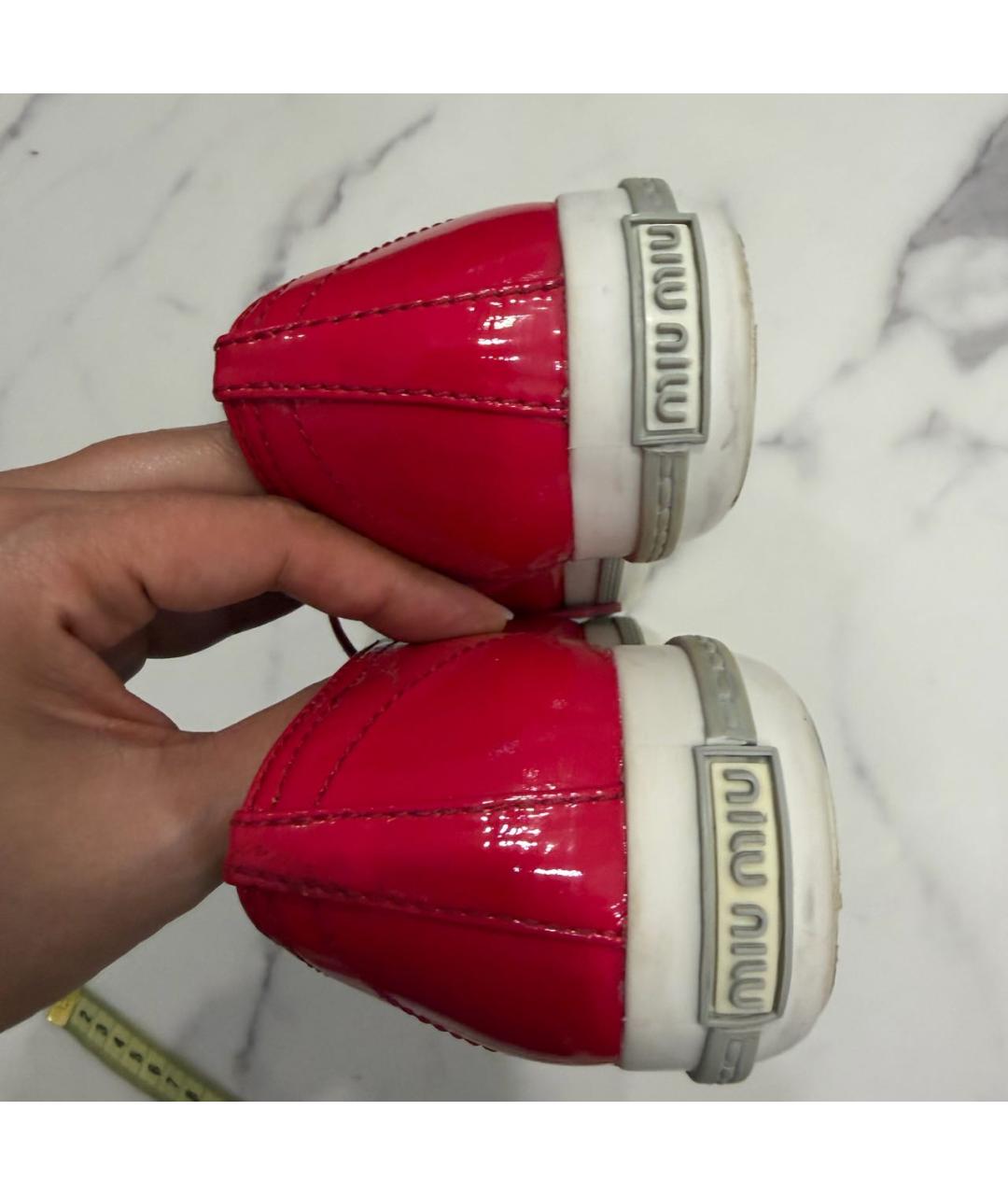 MIU MIU Розовые кеды из лакированной кожи, фото 3