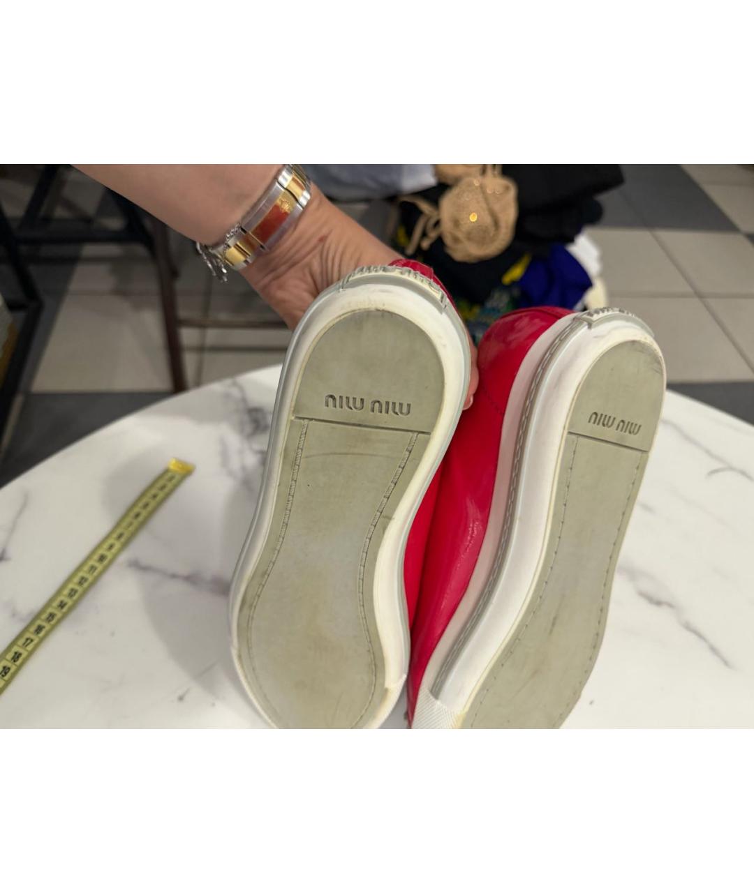 MIU MIU Розовые кеды из лакированной кожи, фото 4