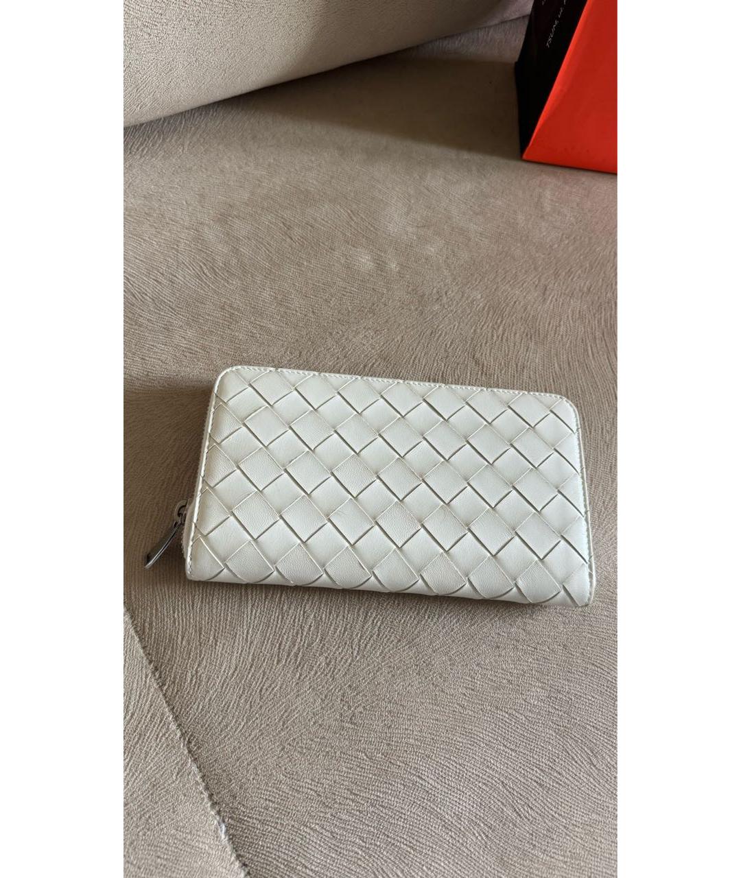BOTTEGA VENETA Белый кожаный кошелек, фото 5