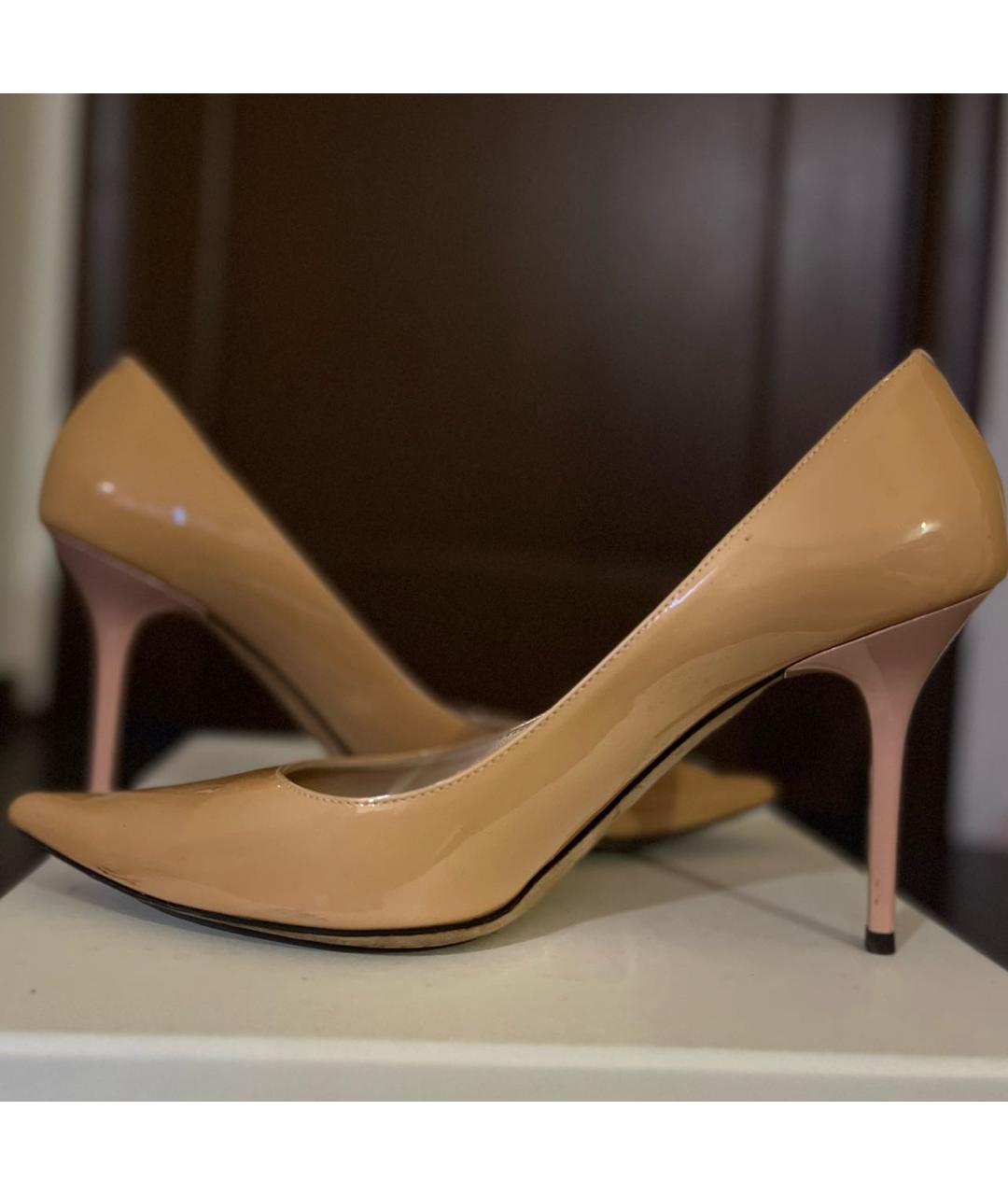JIMMY CHOO Бежевые туфли из лакированной кожи, фото 3