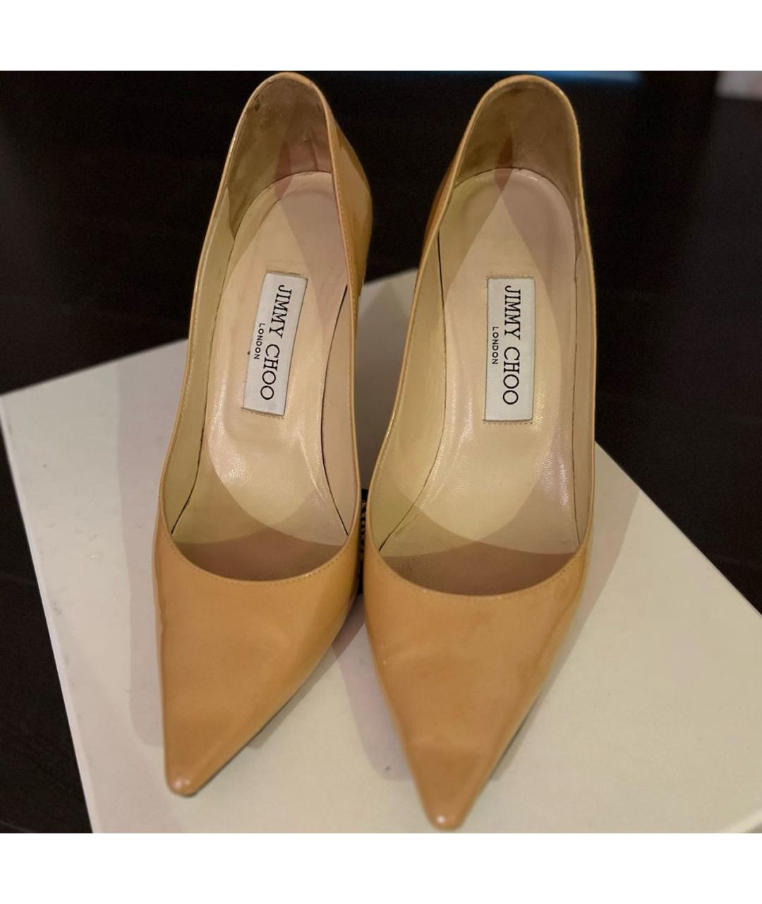 JIMMY CHOO Бежевые туфли из лакированной кожи, фото 2