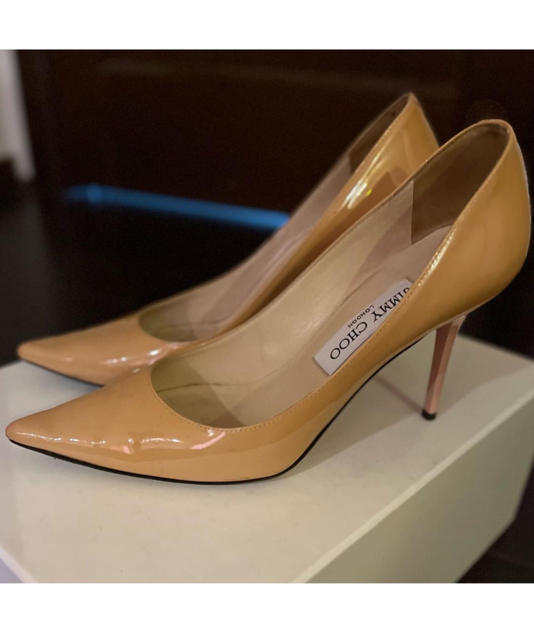 JIMMY CHOO Бежевые туфли из лакированной кожи, фото 4