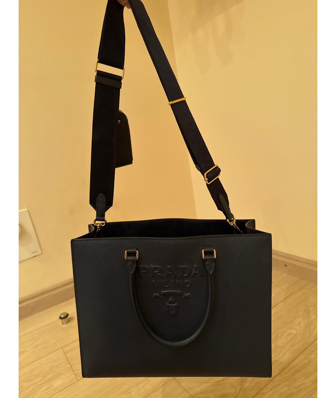 PRADA Темно-синяя кожаная сумка с короткими ручками, фото 5