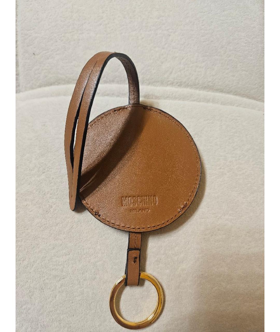 MOSCHINO Коричневый брелок, фото 2