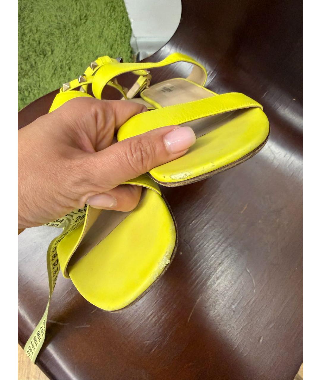 VALENTINO Желтые кожаные босоножки, фото 6