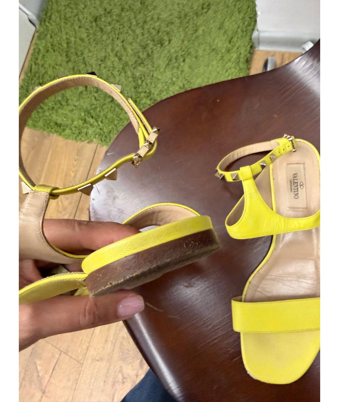 VALENTINO Желтые кожаные босоножки, фото 8