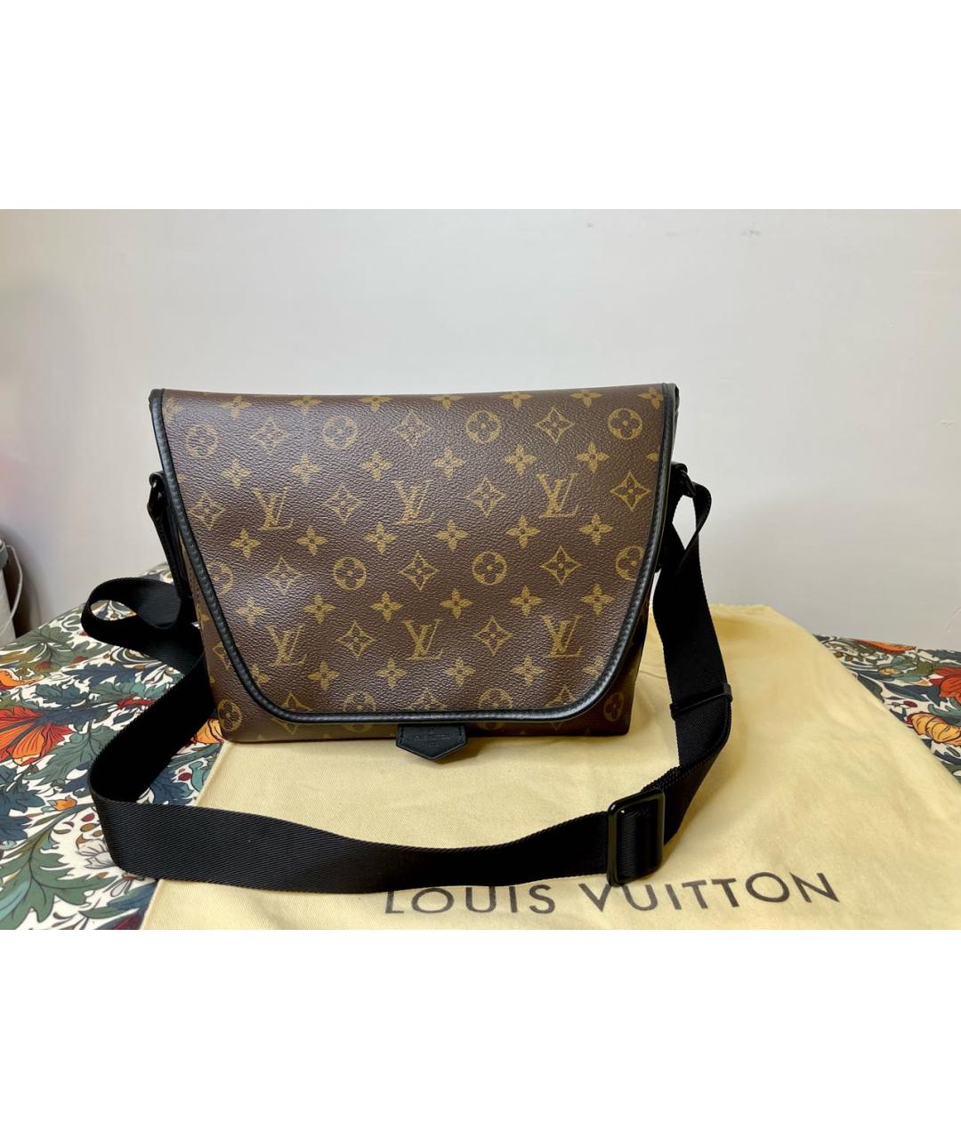 LOUIS VUITTON Коричневая кожаная сумка на плечо, фото 9