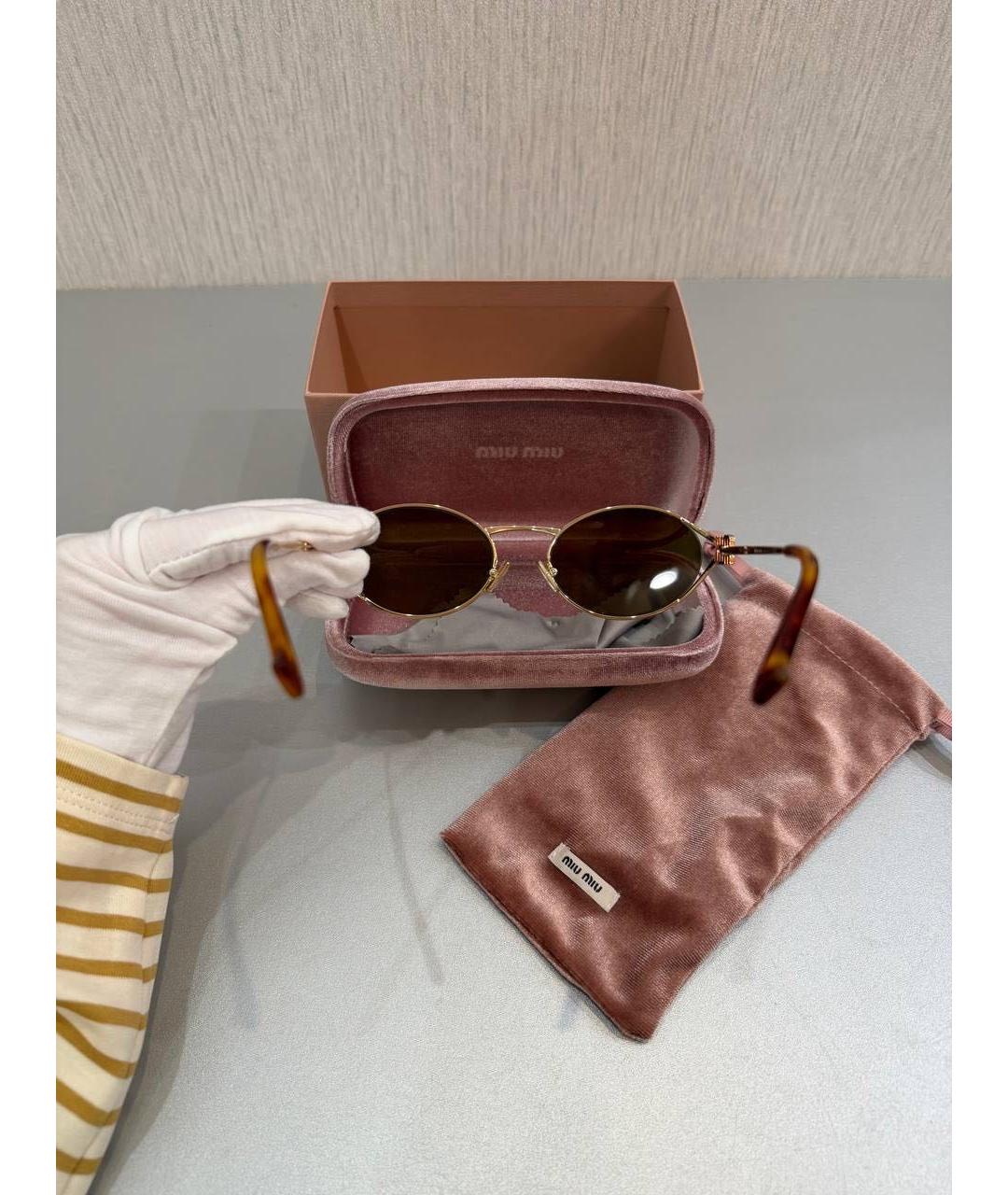 MIU MIU Золотые пластиковые солнцезащитные очки, фото 4