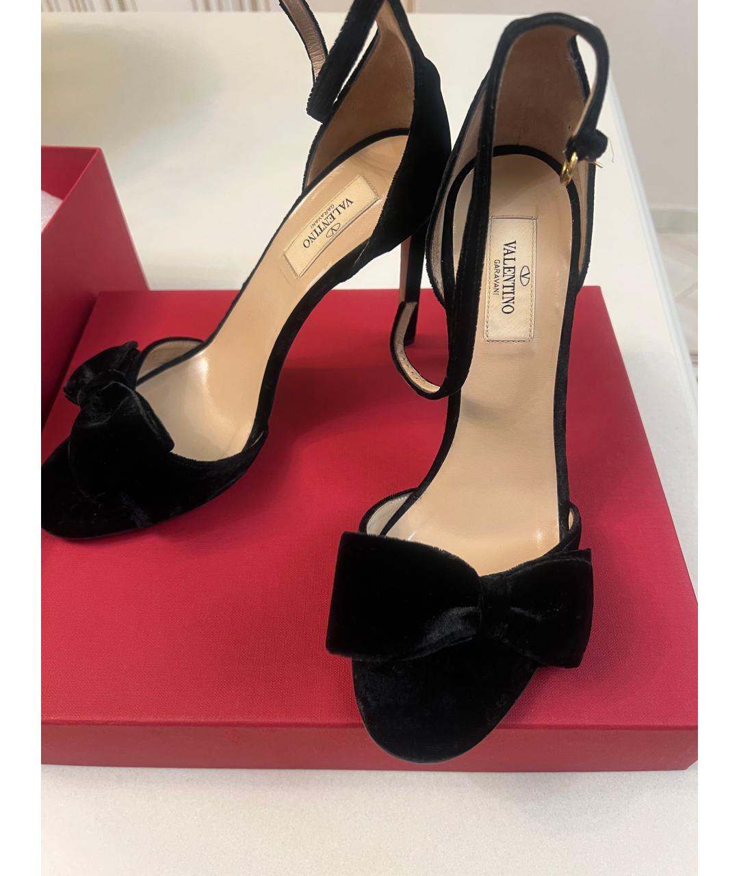 VALENTINO Черные бархатные босоножки, фото 3
