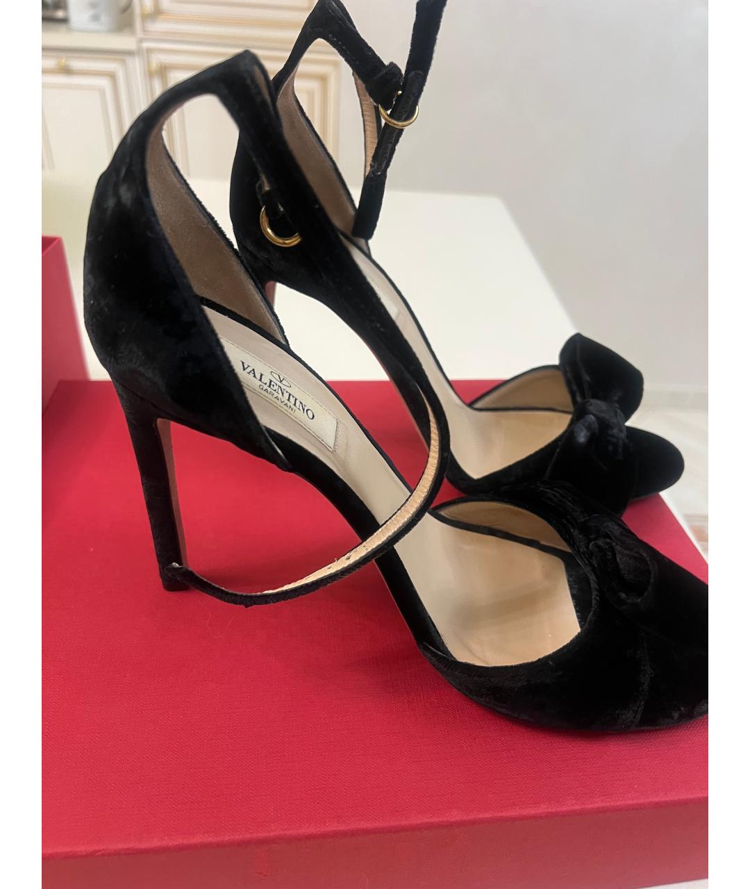 VALENTINO Черные бархатные босоножки, фото 6