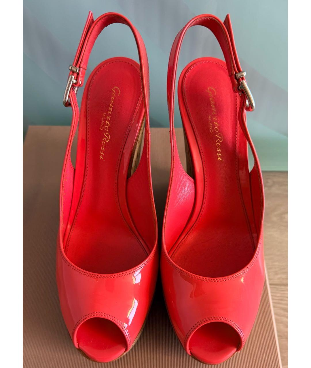 GIANVITO ROSSI Коралловые босоножки из лакированной кожи, фото 3