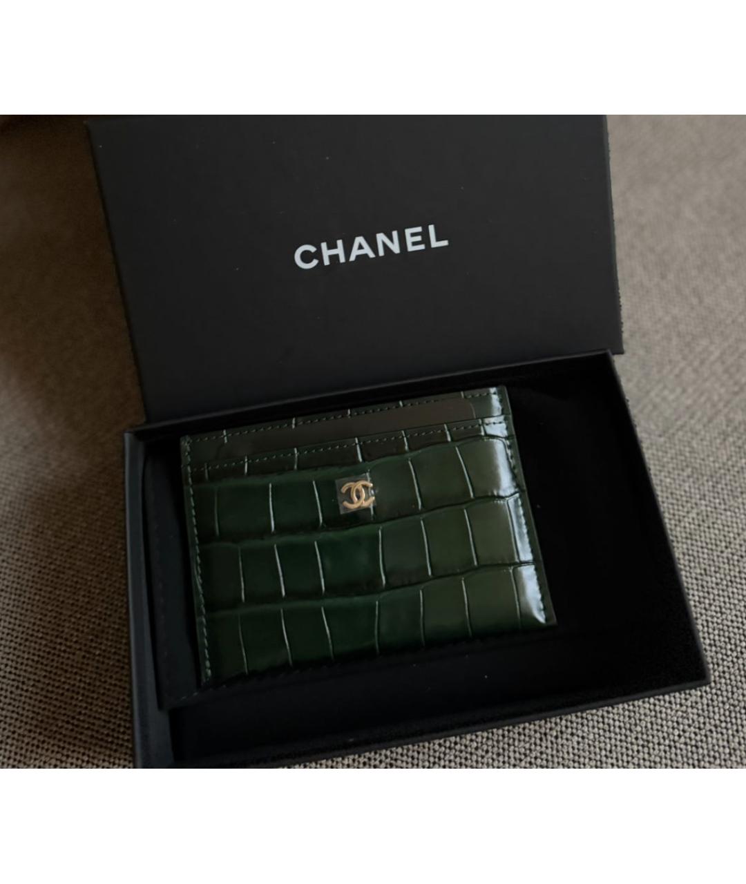 CHANEL Зеленый кардхолдер из лакированной кожи, фото 2