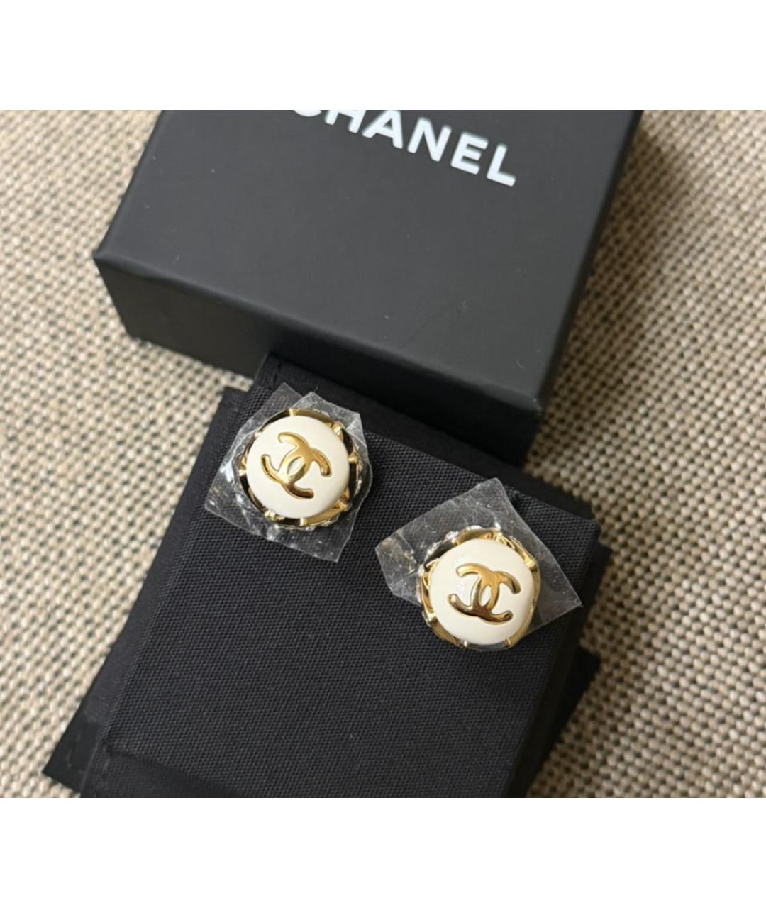 CHANEL Белые серьги, фото 2