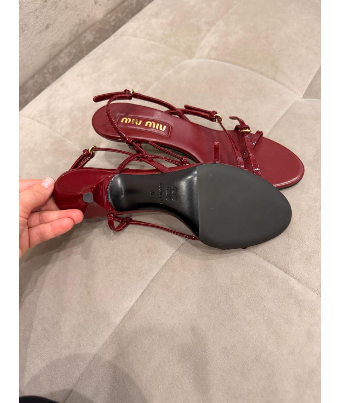 MIU MIU Бордовые кожаные босоножки, фото 3
