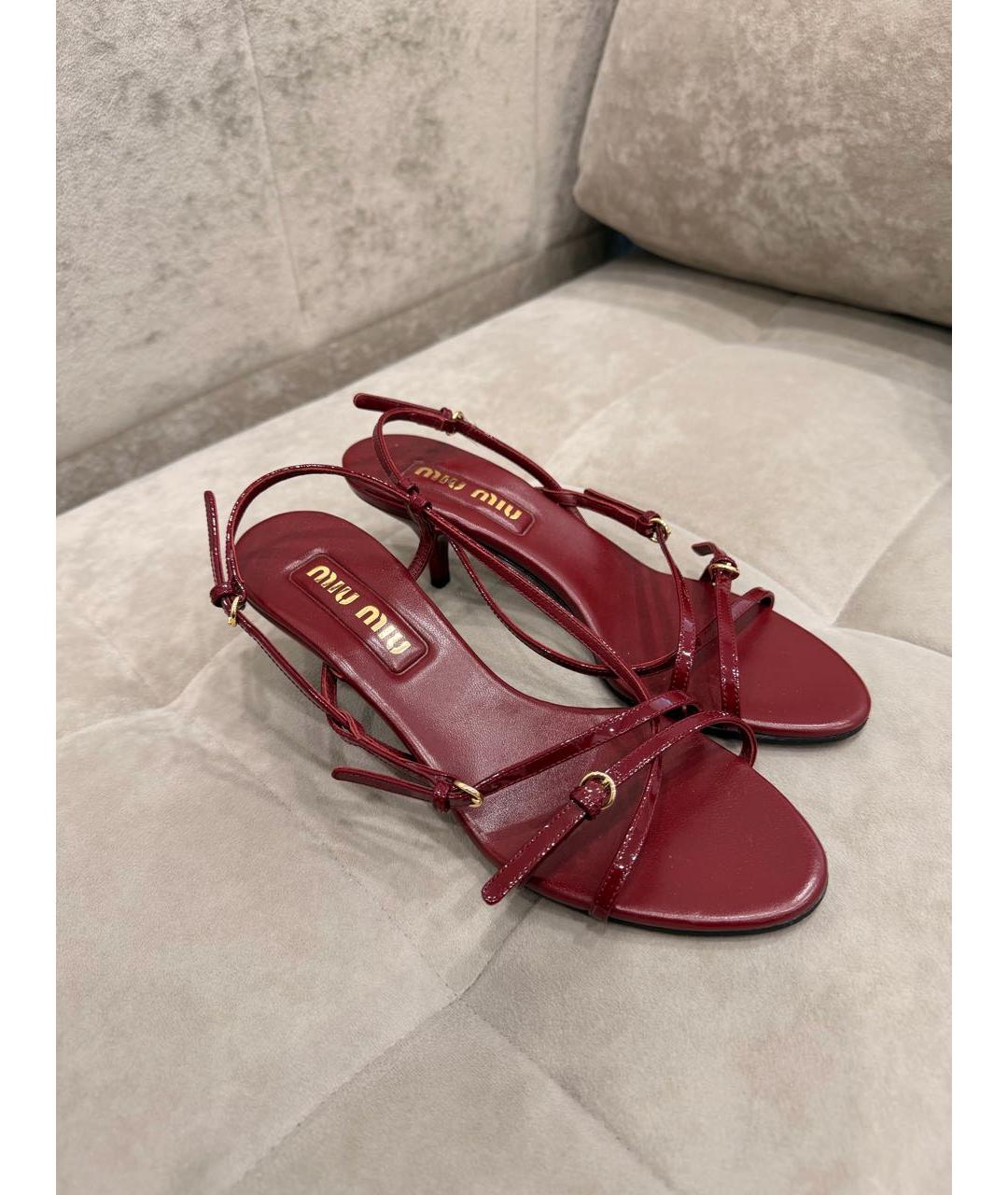 MIU MIU Бордовые кожаные босоножки, фото 2