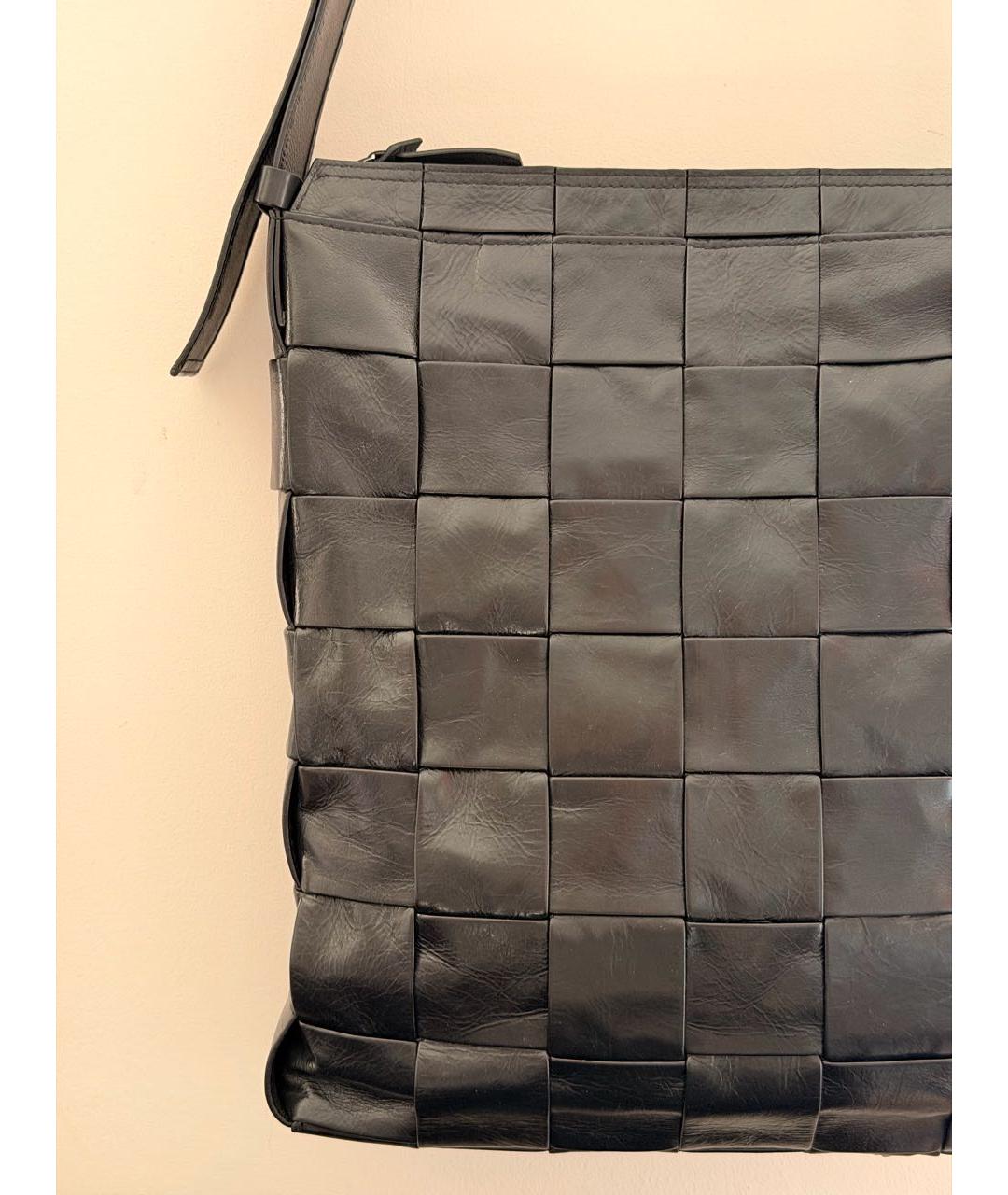 BOTTEGA VENETA Черная кожаная сумка на плечо, фото 2