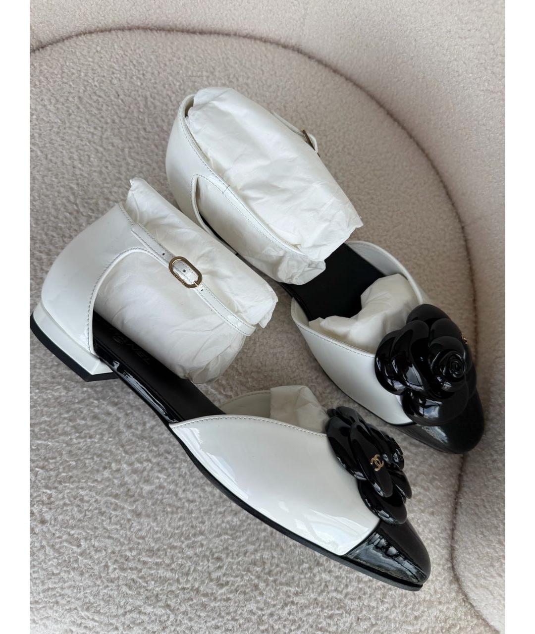 CHANEL Белые балетки из лакированной кожи, фото 7