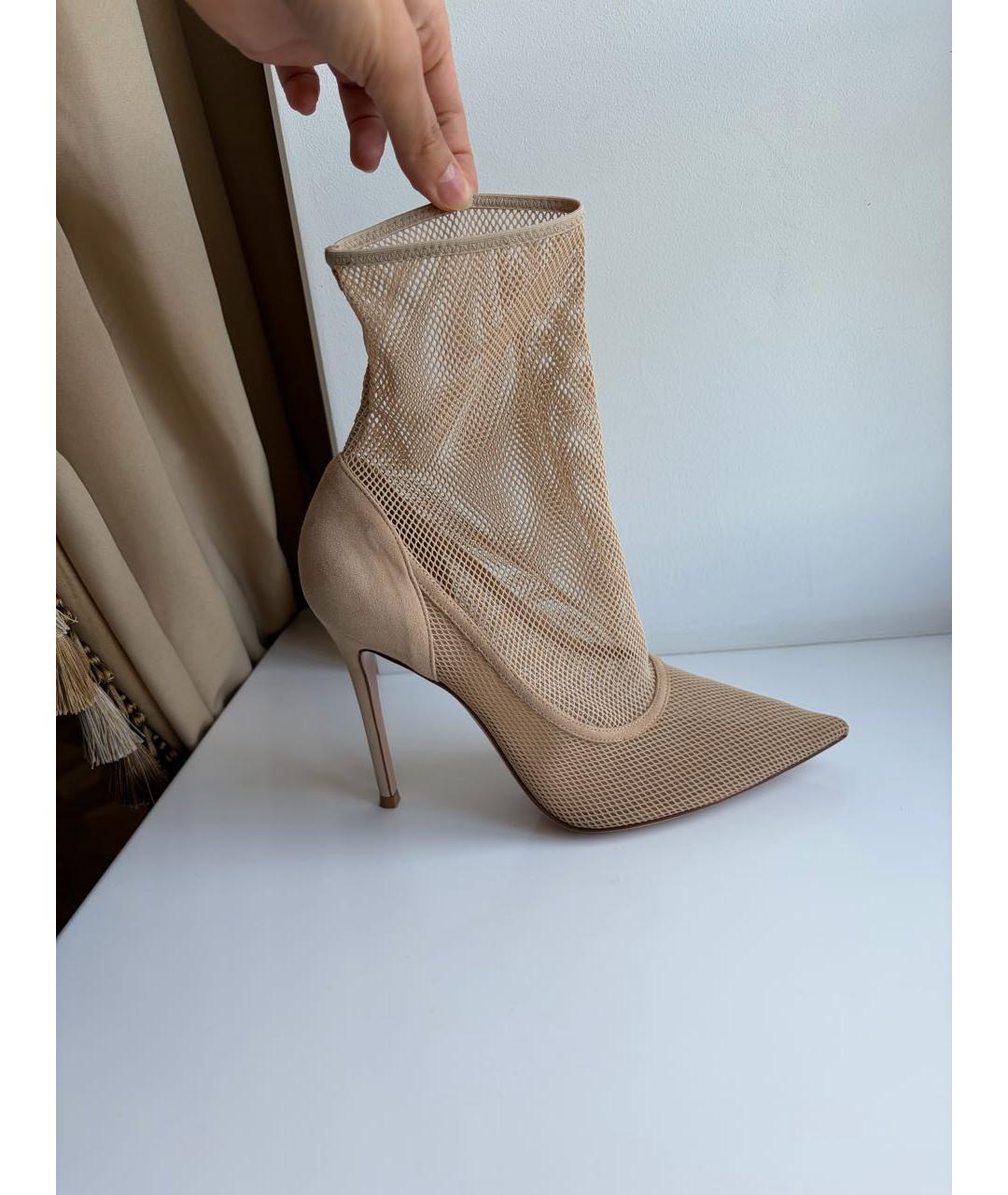 GIANVITO ROSSI Бежевые текстильные ботильоны, фото 5
