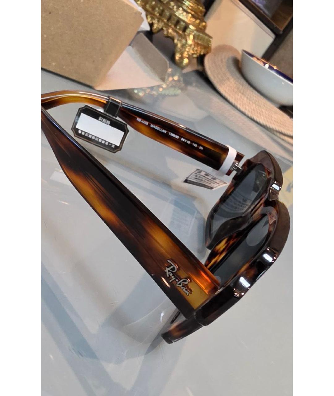 RAY BAN Коричневые пластиковые солнцезащитные очки, фото 2