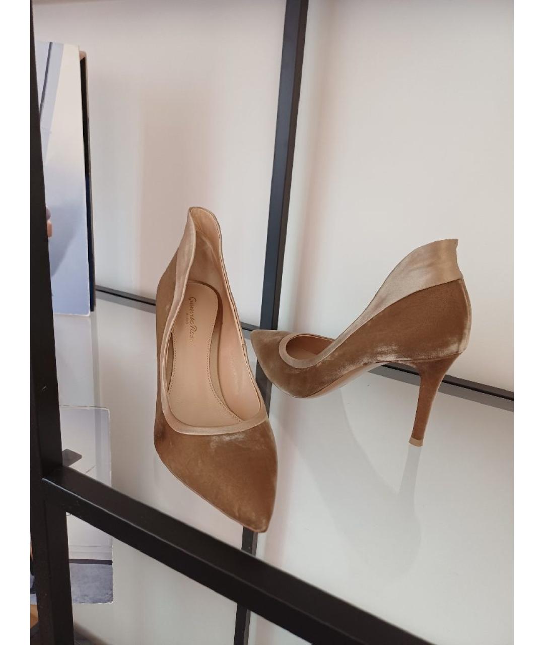 GIANVITO ROSSI Коричневые бархатные туфли, фото 4