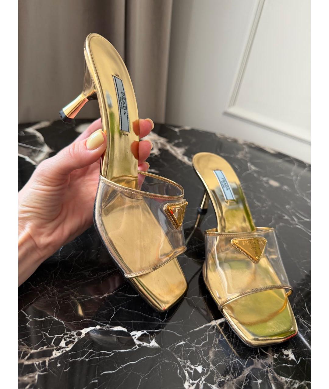 PRADA Золотые кожаные мюли, фото 2