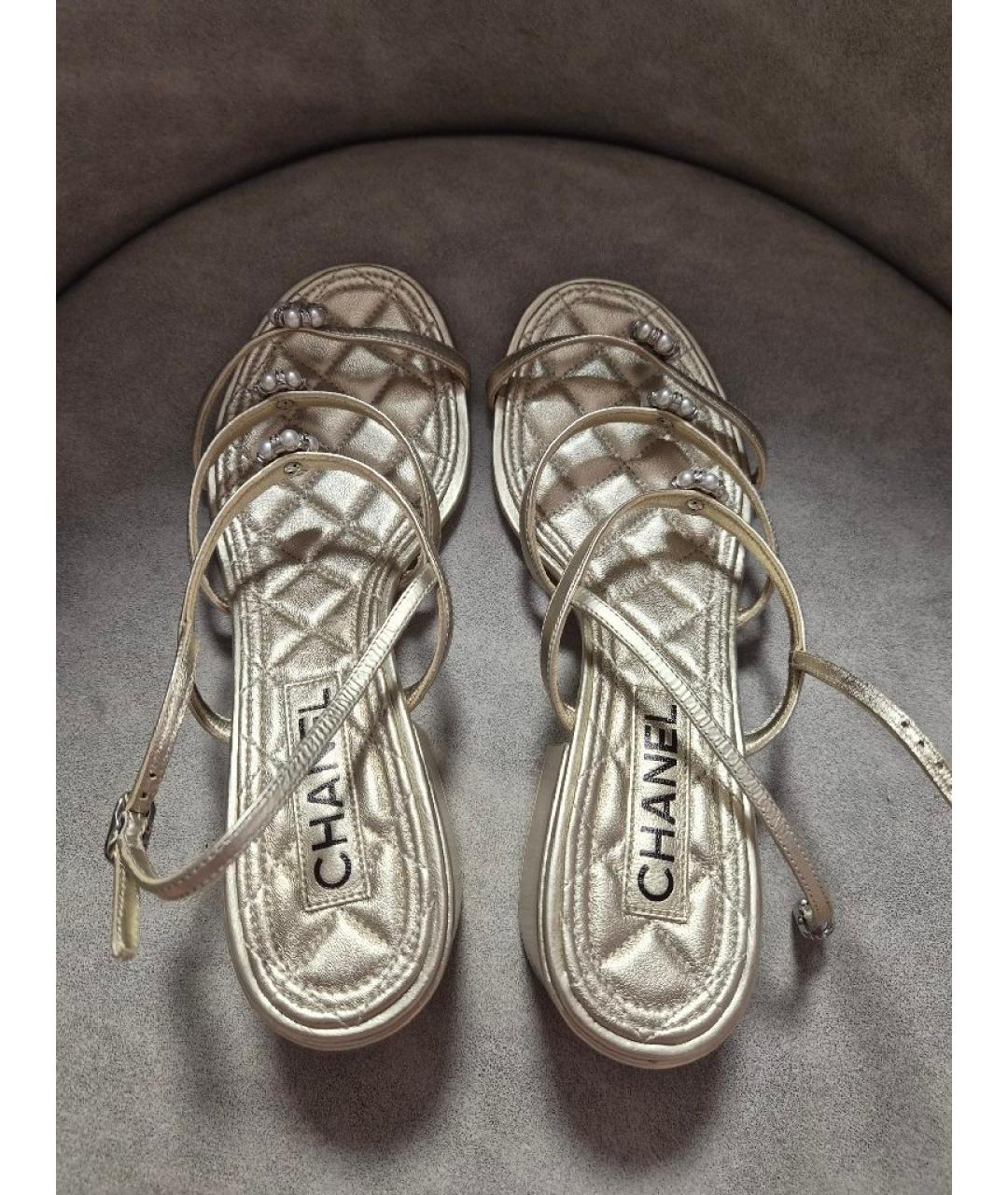 CHANEL Золотые кожаные босоножки, фото 3