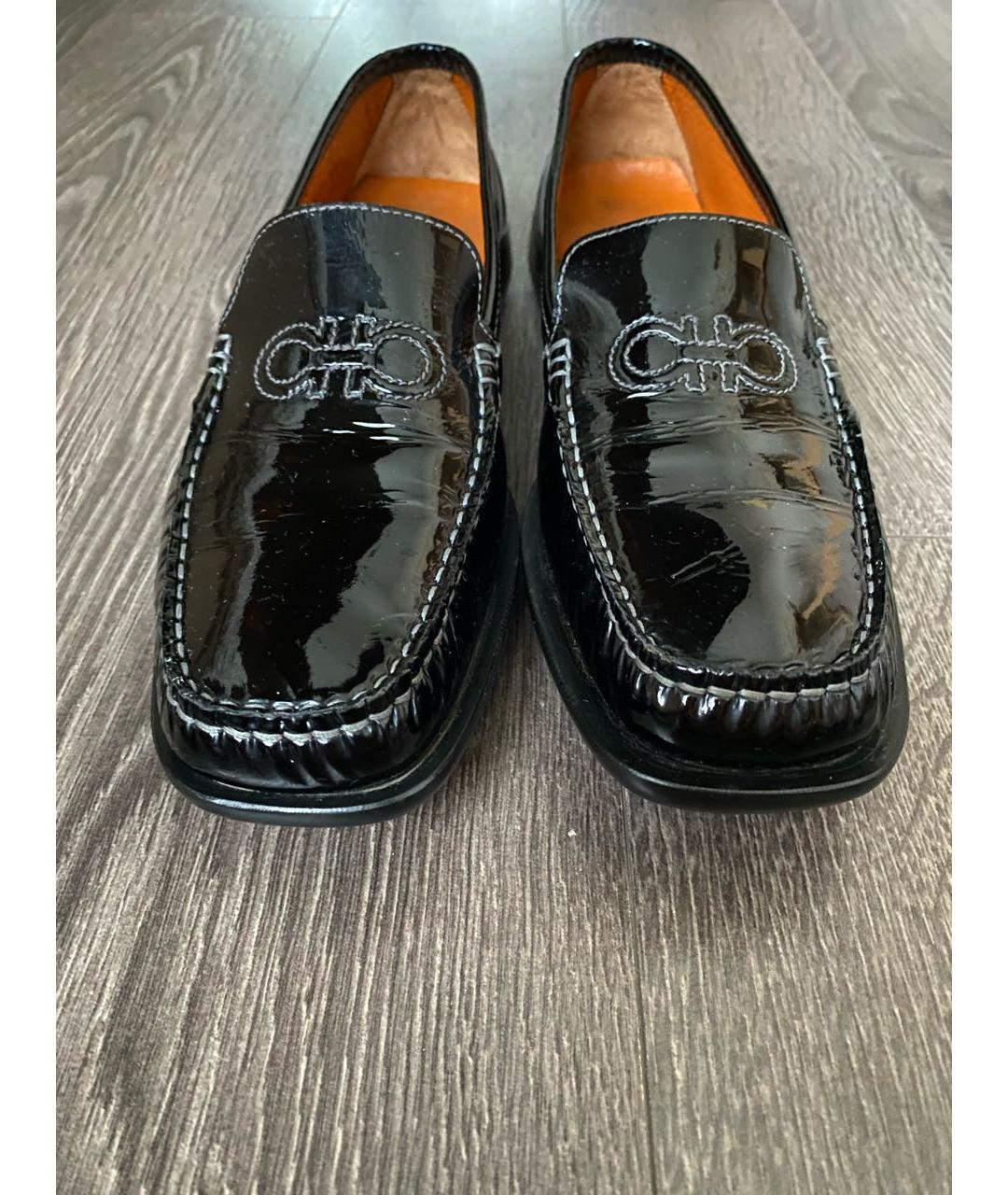 FERRAGAMO Черные мокасины из лакированной кожи, фото 2
