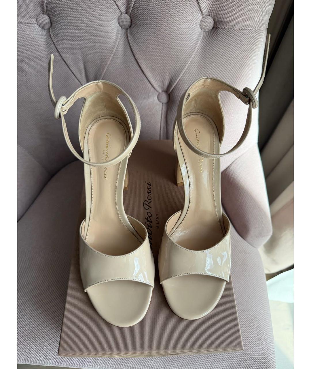 GIANVITO ROSSI Бежевые босоножки из лакированной кожи, фото 2
