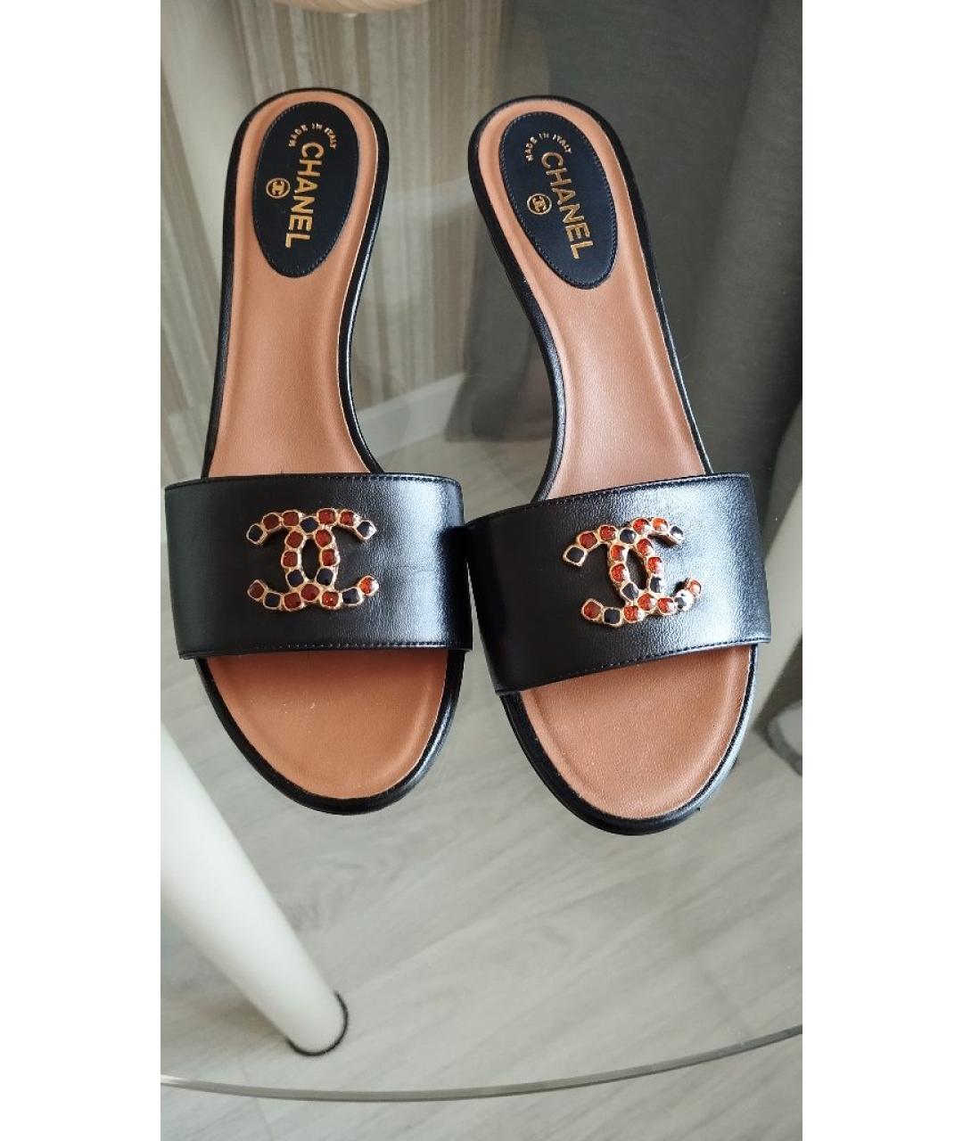 CHANEL Черные кожаные мюли, фото 2