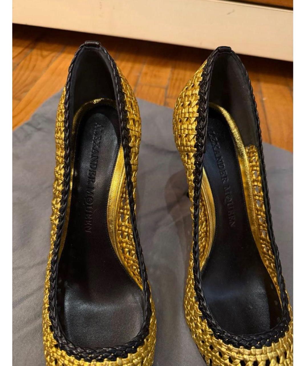 ALEXANDER MCQUEEN Золотые кожаные туфли, фото 3