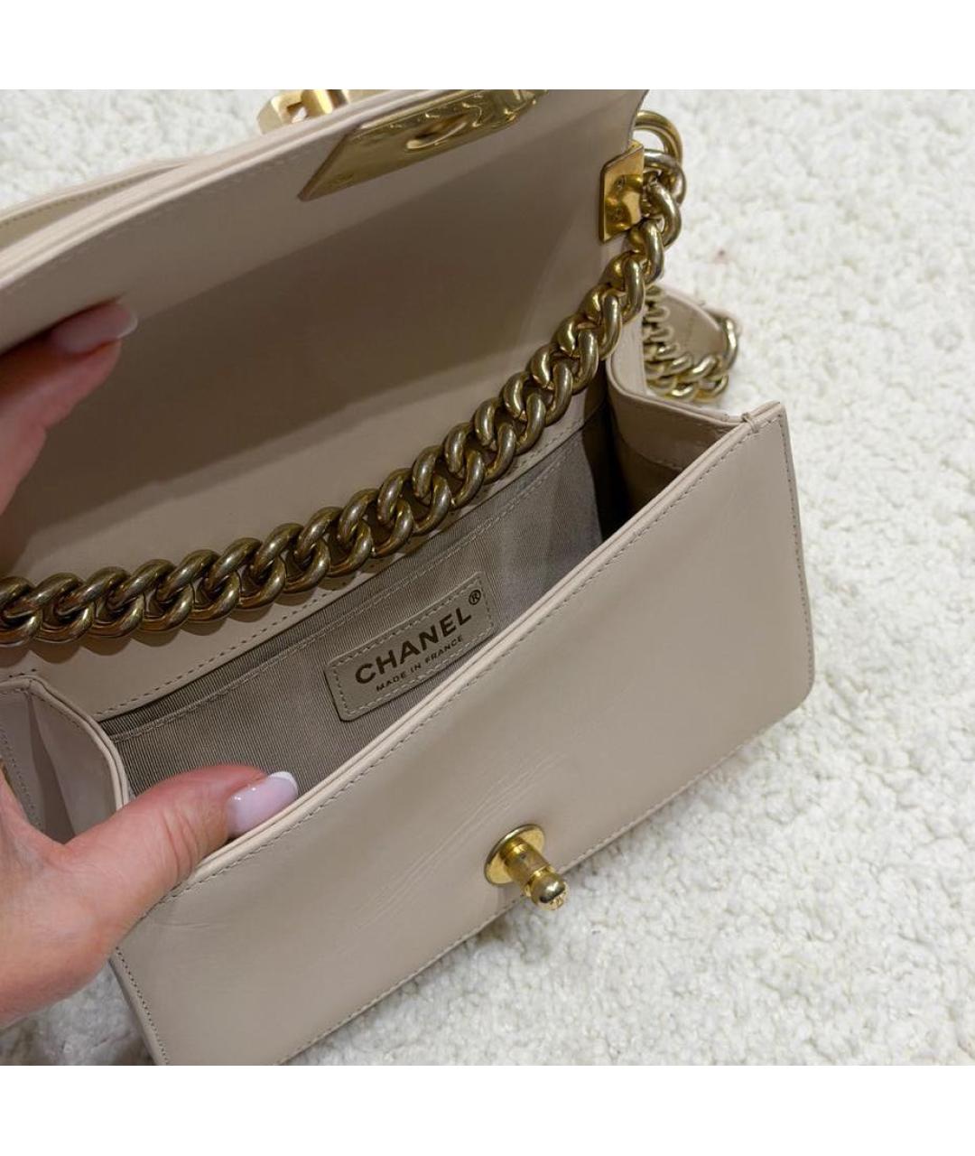 CHANEL Бежевая кожаная сумка через плечо, фото 4