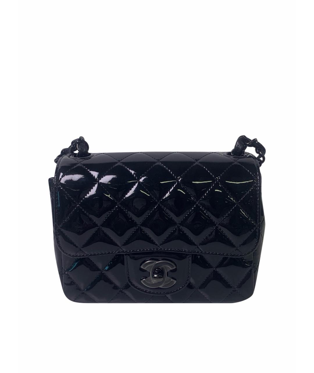 CHANEL Черная сумка через плечо из лакированной кожи, фото 1