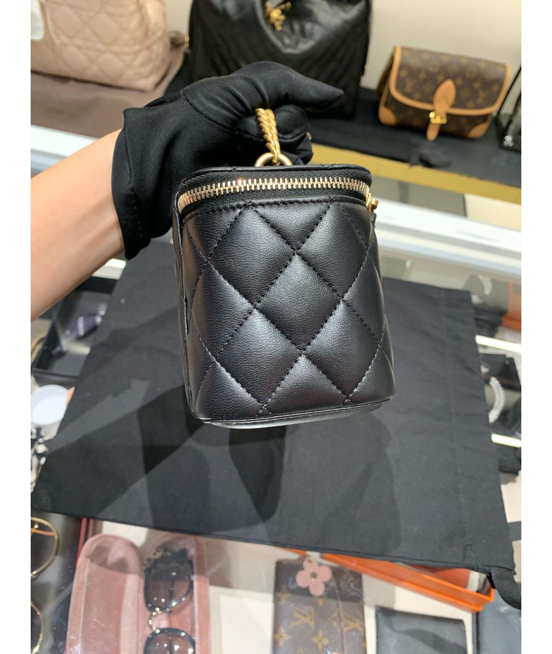 CHANEL Черная кожаная сумка через плечо, фото 3