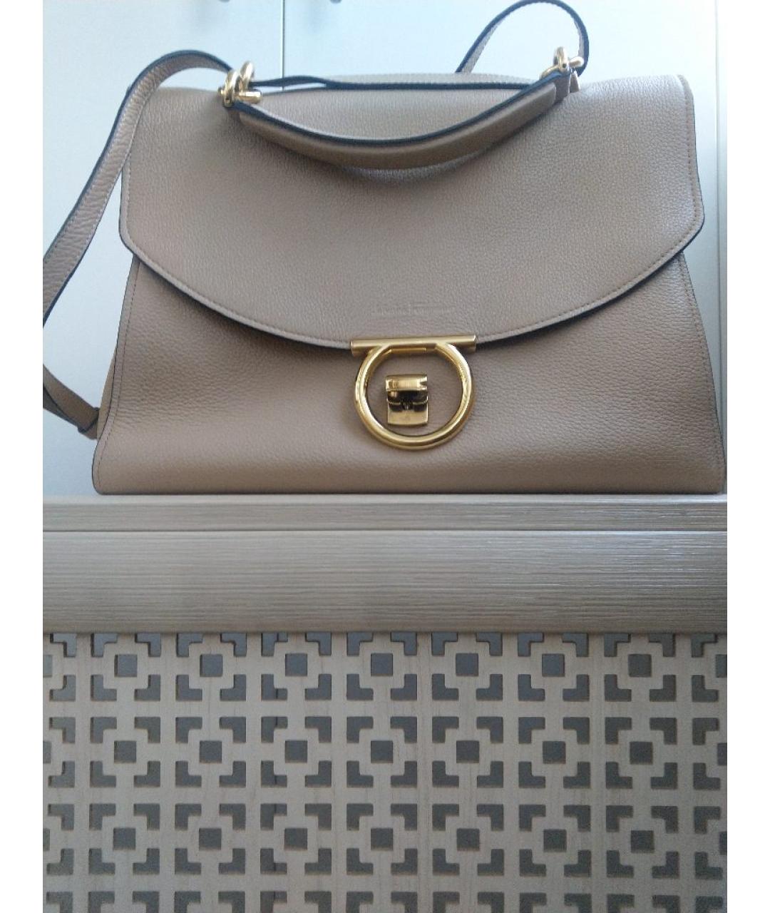 FERRAGAMO Бежевая кожаная сумка тоут, фото 4