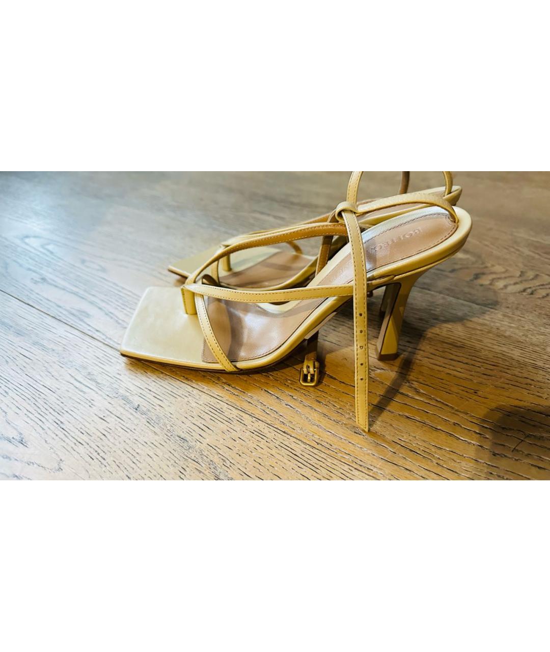 BOTTEGA VENETA Бежевые кожаные босоножки, фото 5