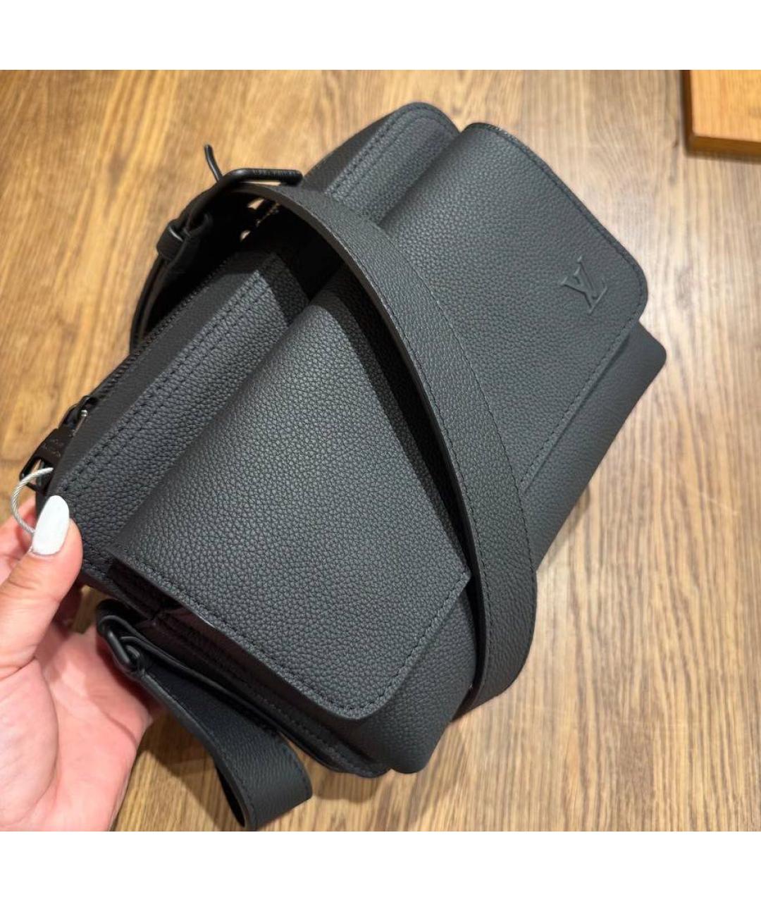 LOUIS VUITTON Черная кожаная сумка на плечо, фото 8