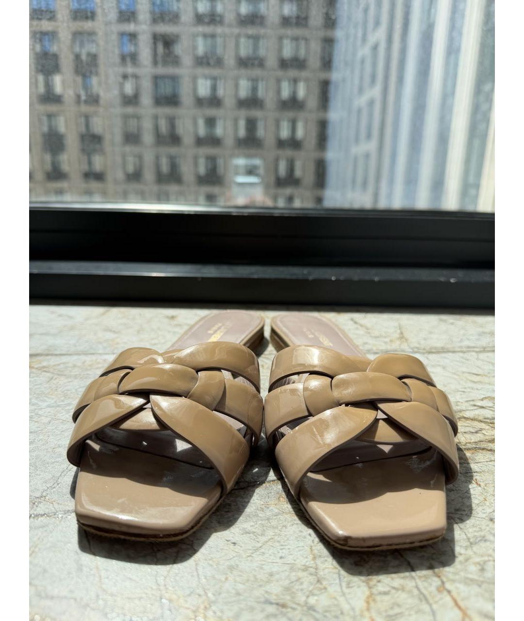 SAINT LAURENT Бежевые шлепанцы из лакированной кожи, фото 2