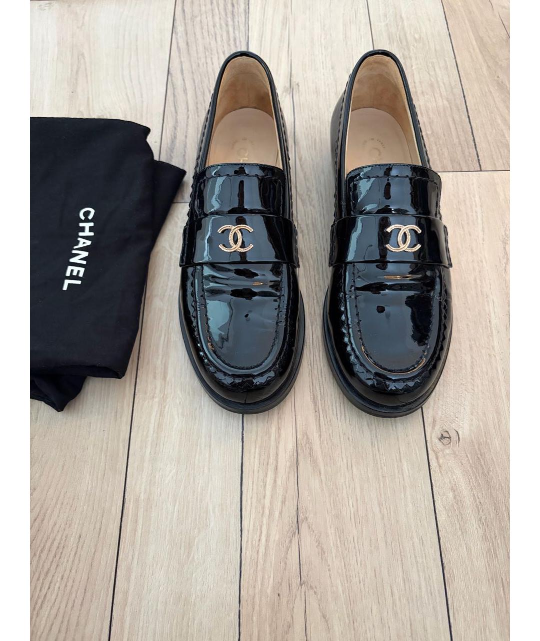 CHANEL Черные лоферы из лакированной кожи, фото 2