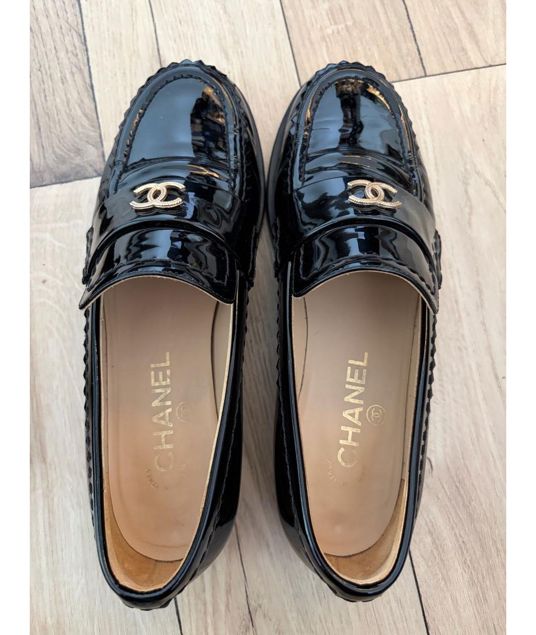 CHANEL Черные лоферы из лакированной кожи, фото 4