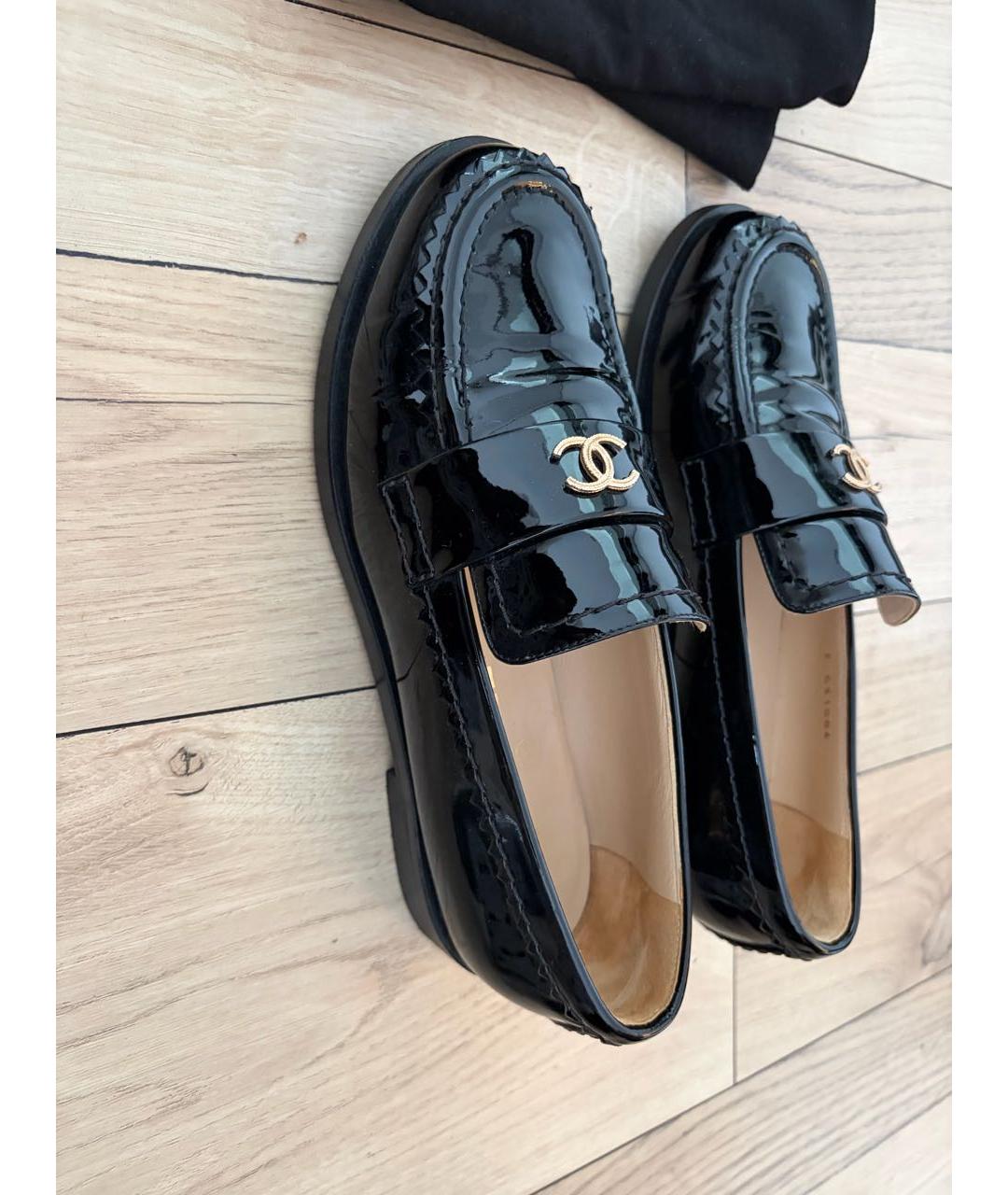 CHANEL Черные лоферы из лакированной кожи, фото 3