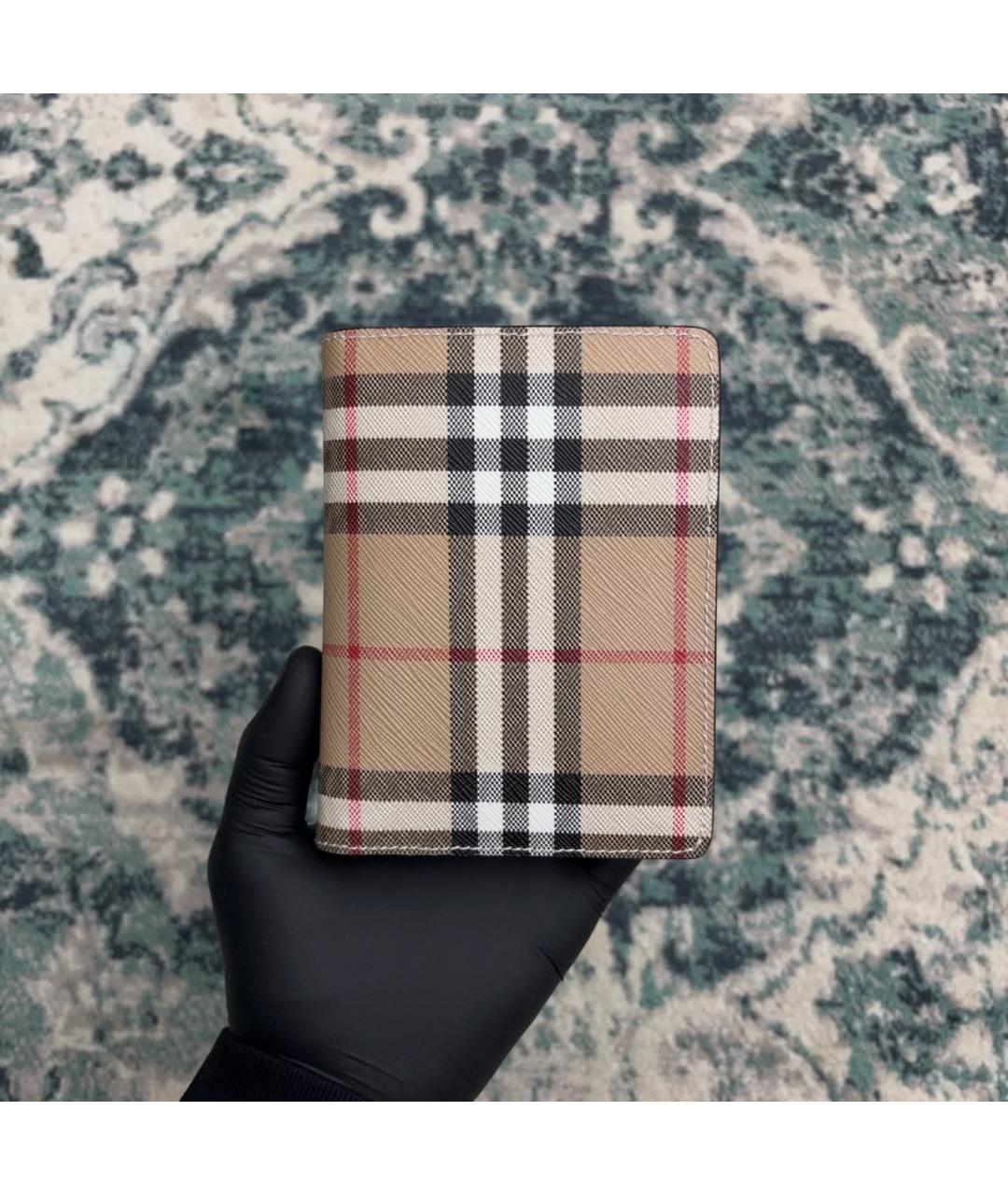 BURBERRY Бежевый кожаный кардхолдер, фото 2